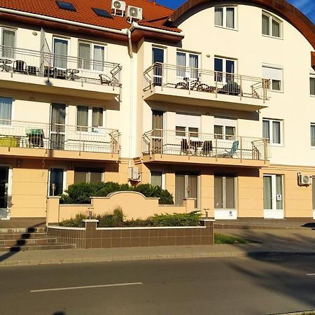 Gabi & Gabi Apartments Hajdúszoboszló Екстериор снимка