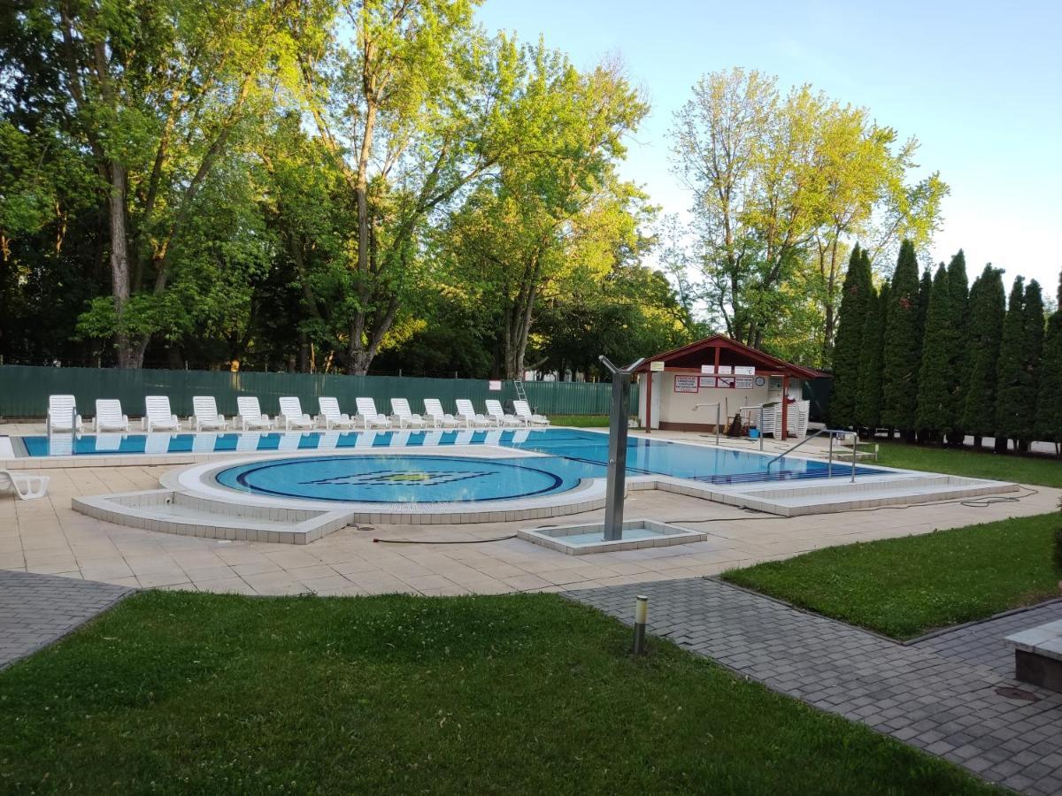 Gabi & Gabi Apartments Hajdúszoboszló Екстериор снимка